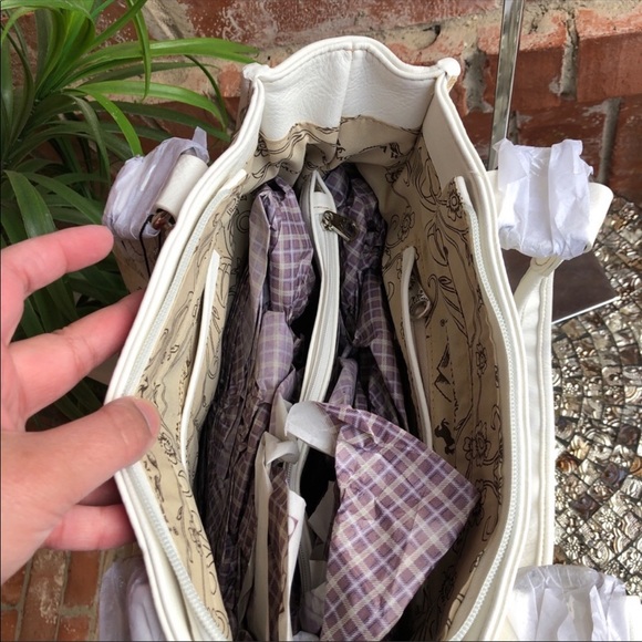 Montana West Floral White Concealed Carry Tote - Picture 7 of 8